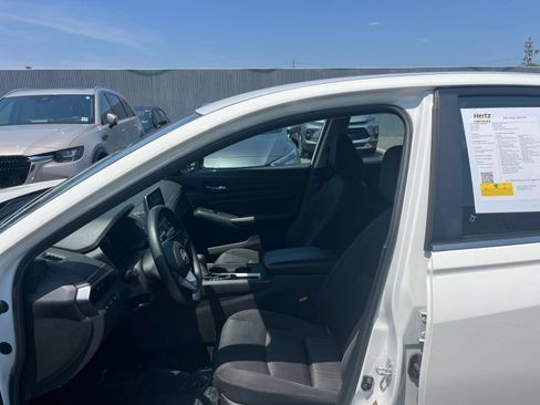 Used 2025 Nissan Altima 2.5 SV FWD image 27