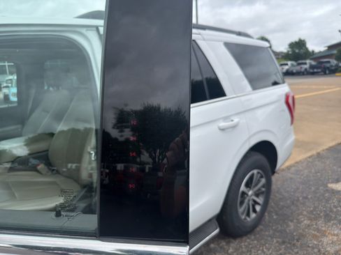 Used 2018 Ford Expedition XLT w/ Equipment Group 202A RWD image 28