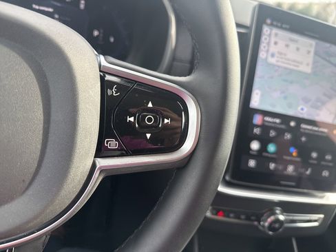 Certified 2025 Volvo XC90 B6 Plus image 24