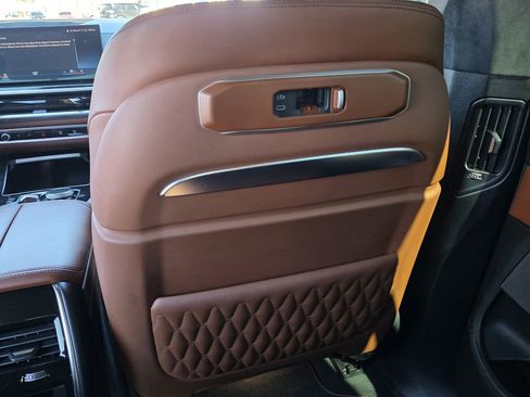 Used 2023 BMW X7 M60i image 20