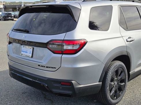 New 2026 Honda Pilot Black Edition image 7