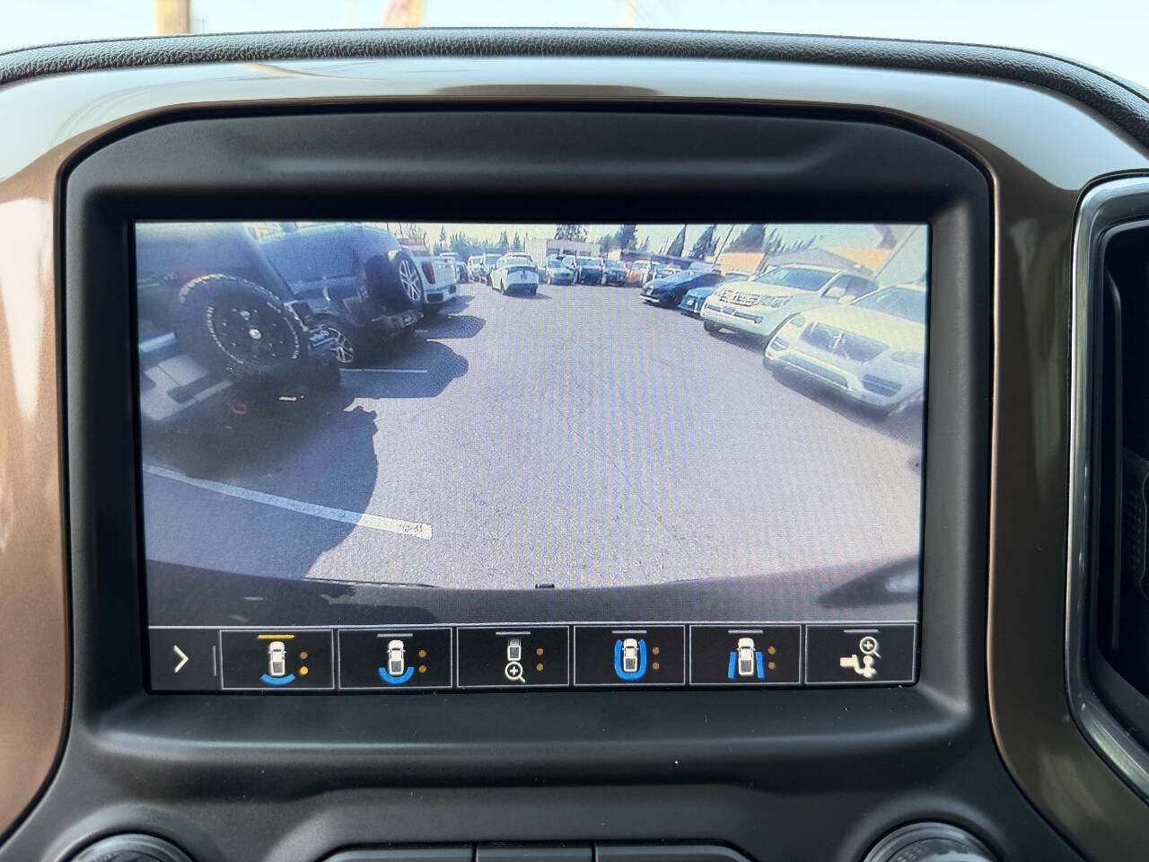 Used 2019 Chevrolet Silverado 1500 High Country w/ High Country Premium Package AWD/4WD image 28