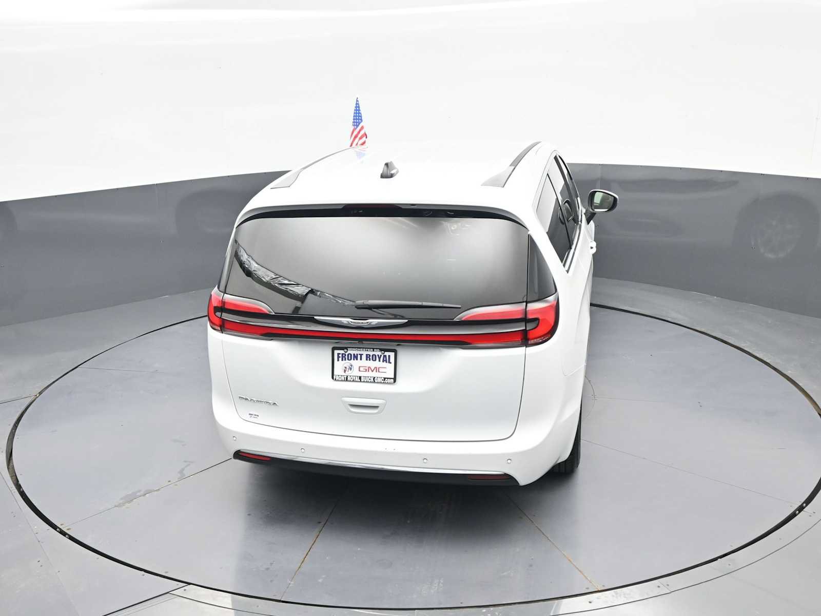 Used 2023 Chrysler Pacifica Touring-L FWD image 29