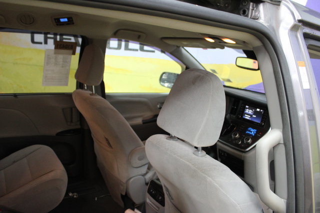 Used 2019 Toyota Sienna LE FWD image 10