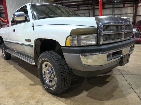 Used 1997 Dodge Ram 2500 Truck 4x4 Club Cab image 12