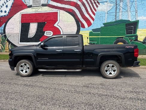 Used 2017 Chevrolet Silverado 1500 Custom w/ Custom Convenience Package AWD/4WD image 3