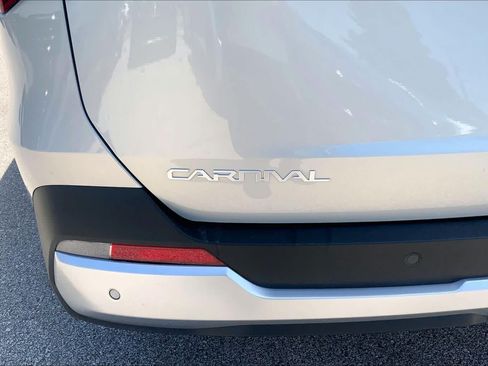 Certified 2025 Kia Carnival EX FWD image 29