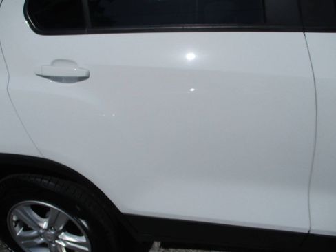 Used 2020 Chevrolet Trax LS AWD/4WD image 19