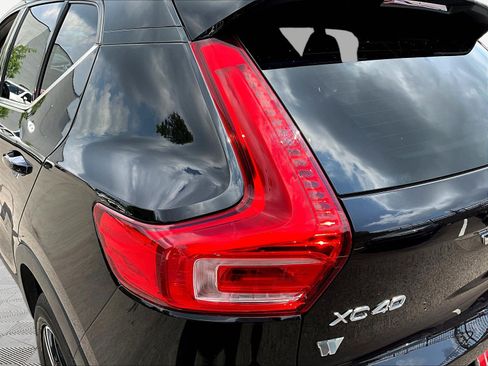 Used 2023 Volvo XC40 B5 Plus AWD/4WD image 23