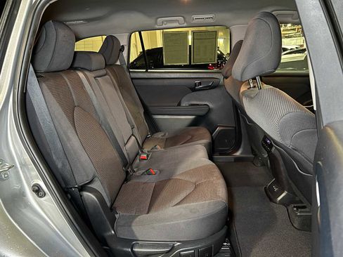 Used 2022 Toyota Highlander LE image 13