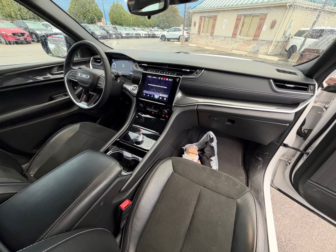 Used 2023 Jeep Grand Cherokee Altitude AWD/4WD image 9