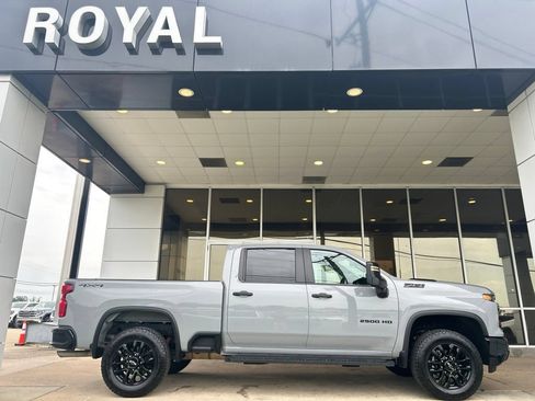 Used 2025 Chevrolet Silverado 2500 Custom w/ Custom Value Package AWD/4WD image 1