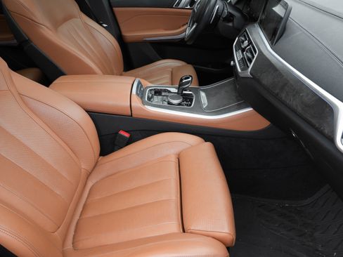 Used 2022 BMW X5 xDrive40i w/ M Sport Package image 10