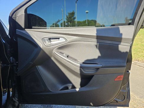 Used 2016 Ford Focus SE FWD image 13