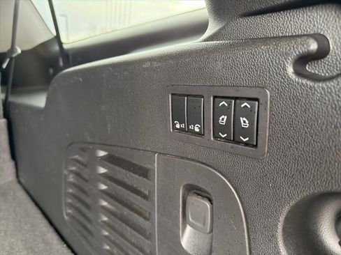 Used 2018 Chevrolet Suburban LT w/ Luxury Package image 14