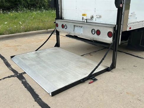 Used 2018 Isuzu NPR RWD image 11