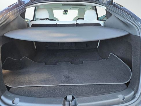 Used 2023 Tesla Model Y Performance image 9