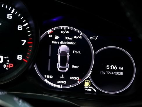 Used 2022 Porsche Cayenne Platinum Edition image 41