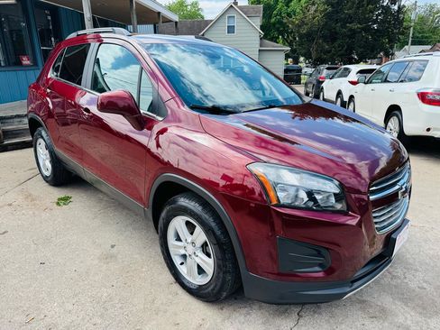 Used 2016 Chevrolet Trax LT w/ LT Convenience Package AWD/4WD image 1