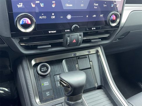 Used 2025 Lexus GX 550 image 30