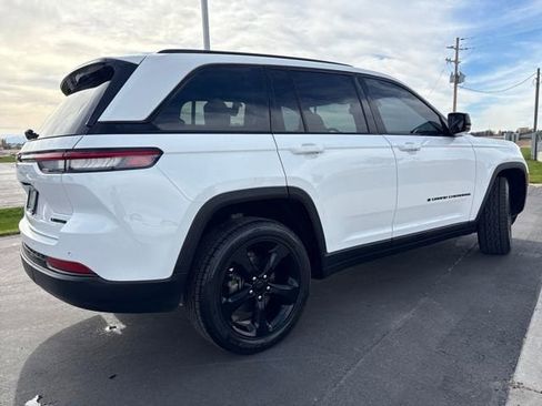 Used 2023 Jeep Grand Cherokee Limited w/ Black Appearance Package image 3