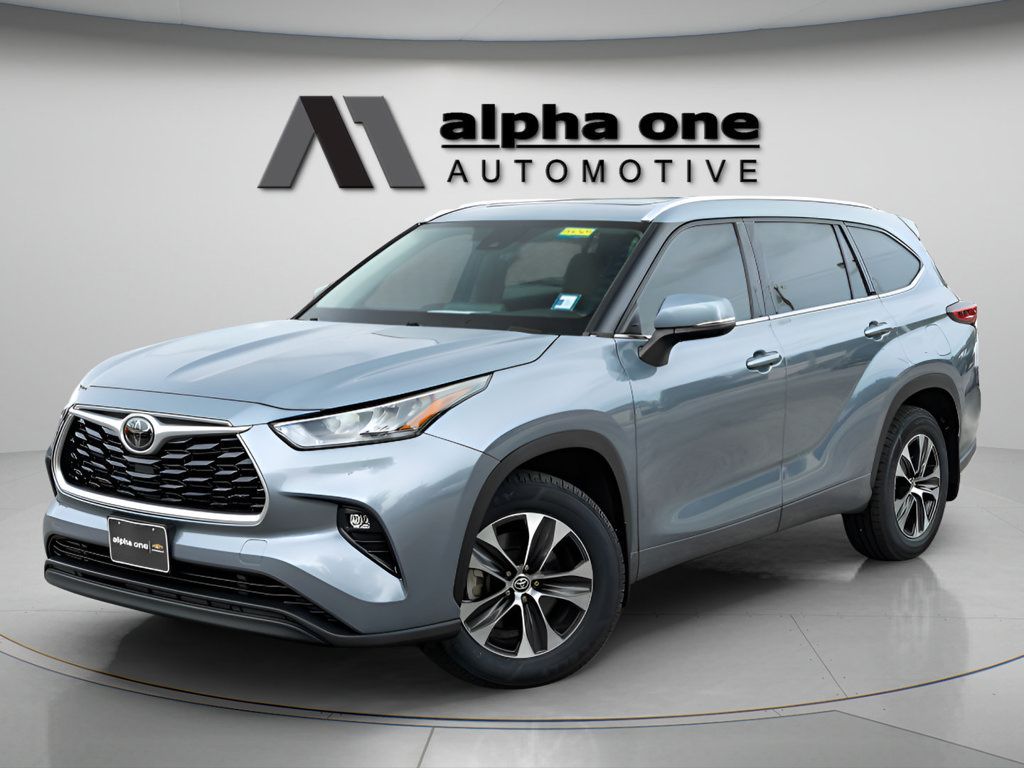Used 2020 Toyota Highlander XLE AWD/4WD image 1