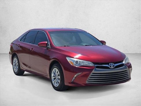Used 2017 Toyota Camry LE FWD image 3