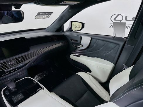 Used 2023 Lexus LS 500 F Sport image 27
