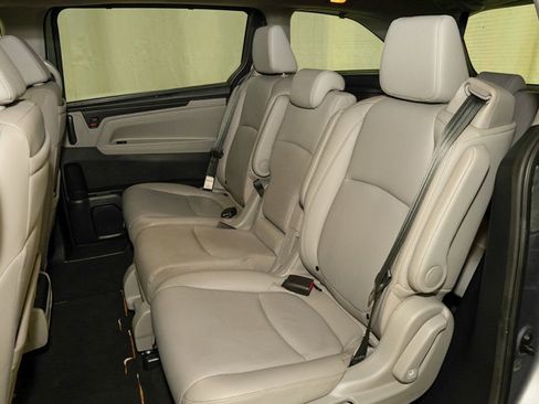 Used 2023 Honda Odyssey Touring image 10