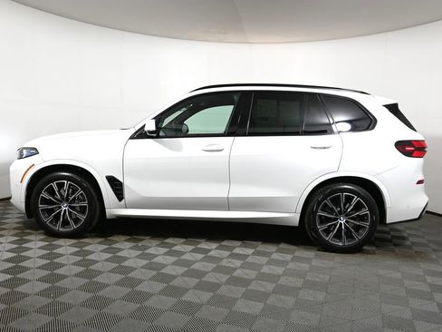 Certified 2024 BMW X5 xDrive40i w/ M Sport Package image 2