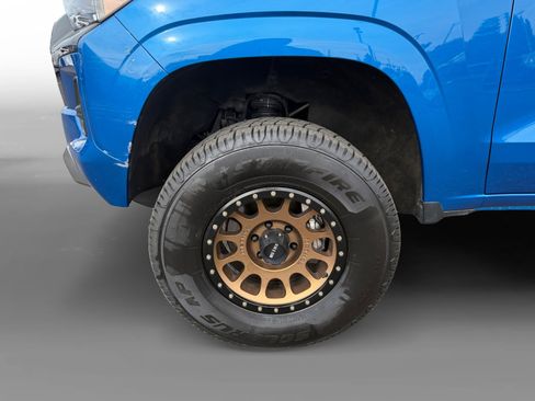 Used 2023 Chevrolet Colorado Z71 w/ Z71 Convenience Package 2 image 9