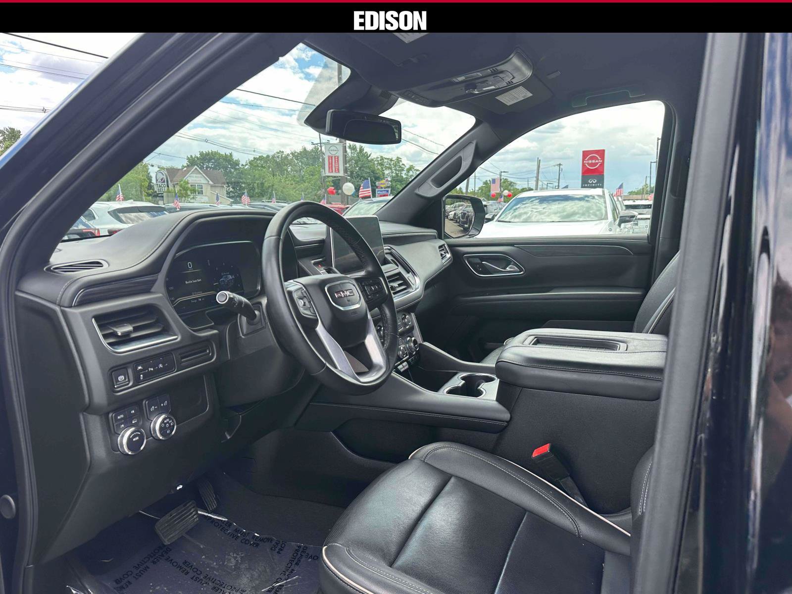 Used 2024 GMC Yukon SLT AWD/4WD image 15