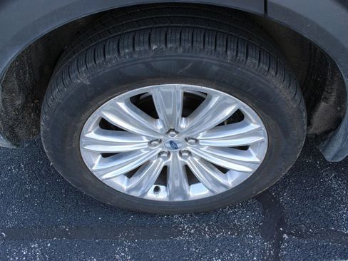 Used 2021 Ford Explorer Limited w/ Equipment Group 301A AWD/4WD image 4