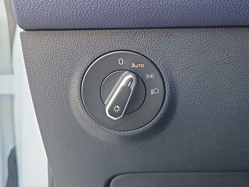 Certified 2025 Volkswagen Taos SEL image 12