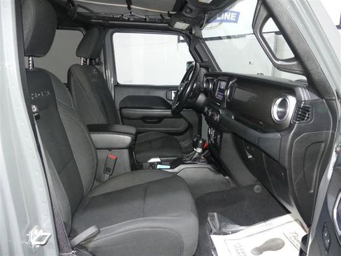 Used 2018 Jeep Wrangler Unlimited Sahara image 20