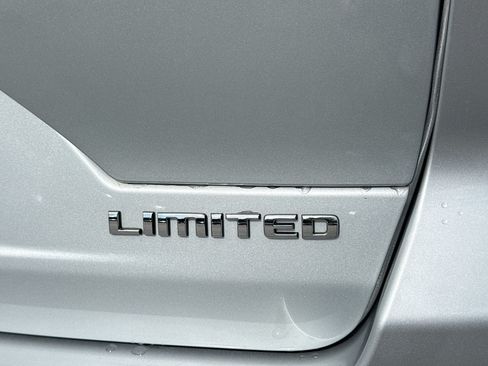 Used 2022 Jeep Grand Cherokee Limited AWD/4WD image 11