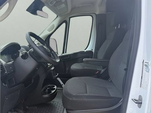 Used 2025 RAM ProMaster 2500 w/ U-Haul Equipment Group FWD image 10