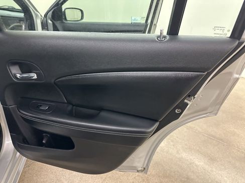 Used 2011 Chrysler 200 Limited image 23