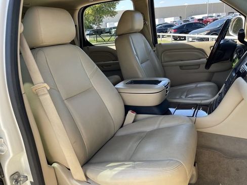 Used 2013 Cadillac Escalade AWD image 23