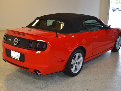 Used 2014 Ford Mustang GT RWD image 3