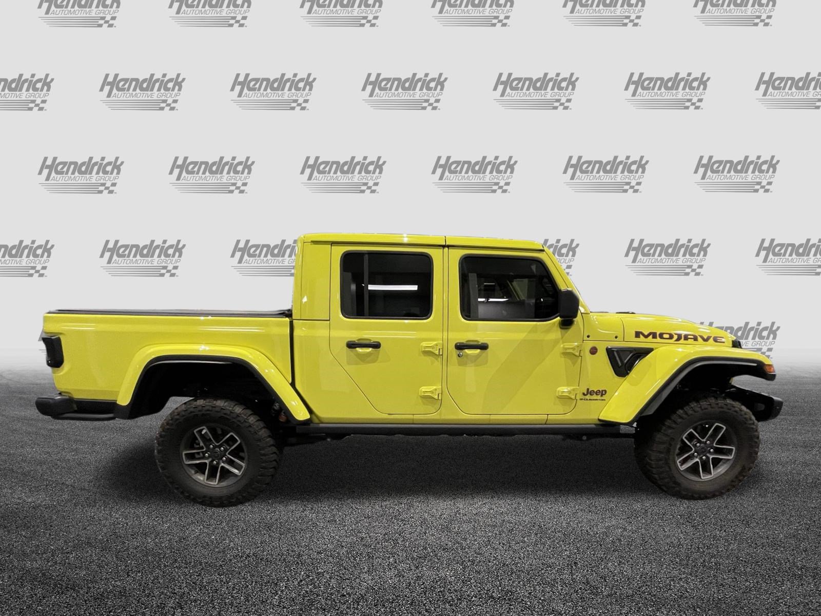 Used 2024 Jeep Gladiator Mojave AWD/4WD image 11