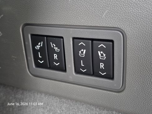 Used 2023 Cadillac XT6 Premium Luxury w/ Technology Package FWD image 19
