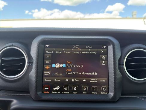 Used 2023 Jeep Wrangler Unlimited Rubicon 4xe w/ Cold Weather Group AWD/4WD image 24