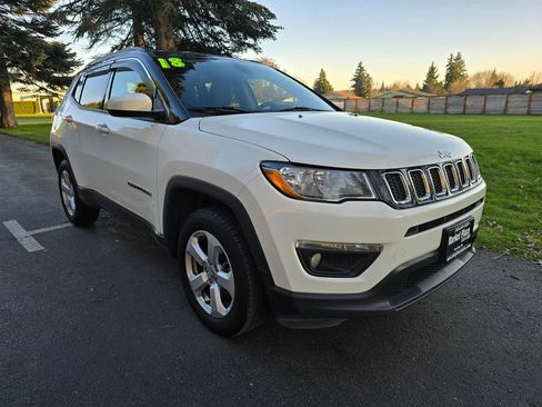 Used 2018 Jeep Compass Latitude w/ Cold Weather Group image 9