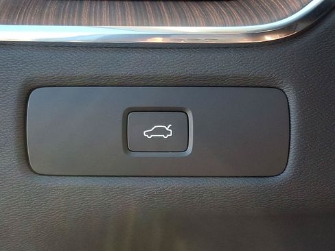 Certified 2024 Volvo XC60 B5 Plus w/ Climate Package AWD/4WD image 25