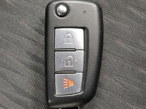 Used 2020 Nissan Rogue S image 32