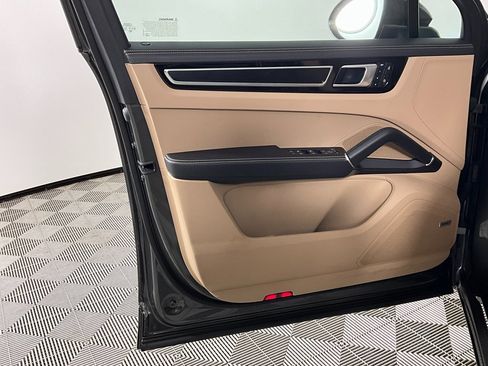Used 2022 Porsche Cayenne GTS image 17