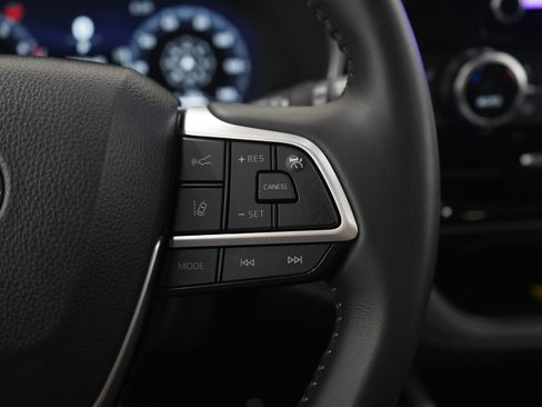 Used 2025 Toyota Highlander XSE AWD/4WD image 24