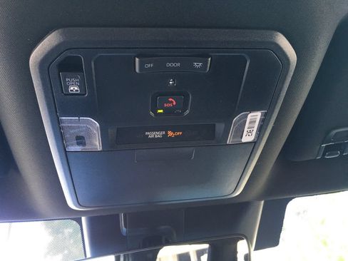 Used 2025 Toyota Tundra Limited AWD/4WD image 16