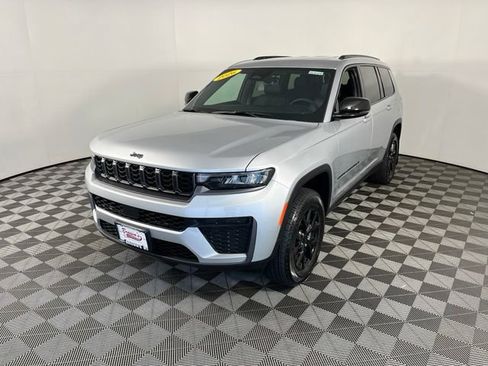 Used 2026 Jeep Grand Cherokee L 4WD image 3
